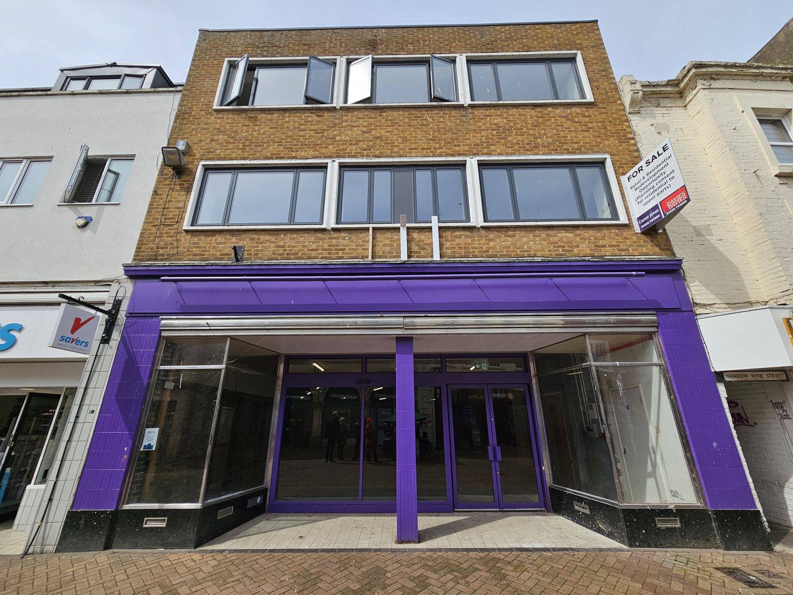 The frontage of 32 Fore Street, Trowbridge